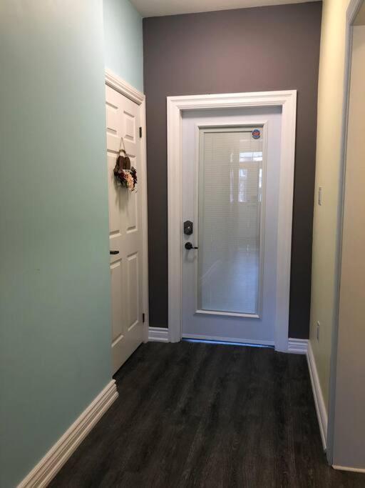 Entire Basement With 3 Bedrooms شلالات نياغارا المظهر الخارجي الصورة