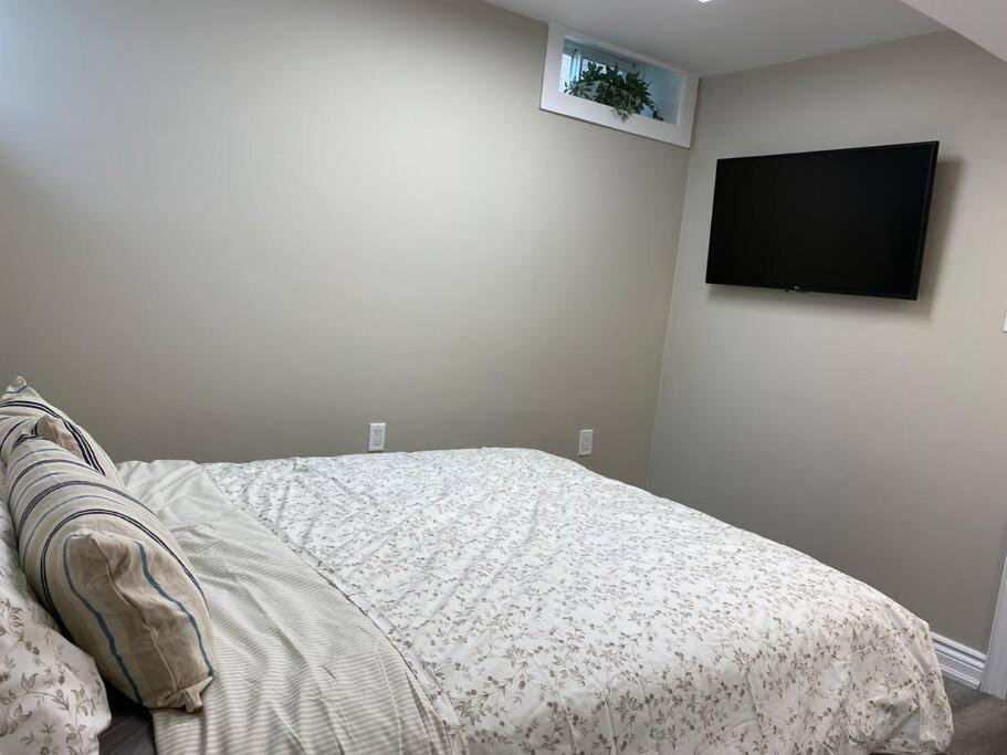 Entire Basement With 3 Bedrooms شلالات نياغارا المظهر الخارجي الصورة