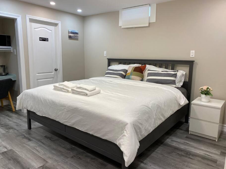 Entire Basement With 3 Bedrooms شلالات نياغارا المظهر الخارجي الصورة