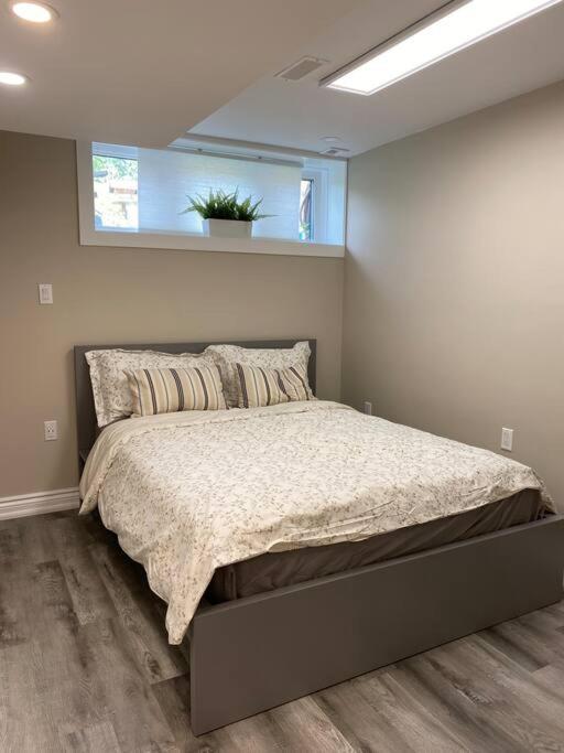 Entire Basement With 3 Bedrooms شلالات نياغارا المظهر الخارجي الصورة